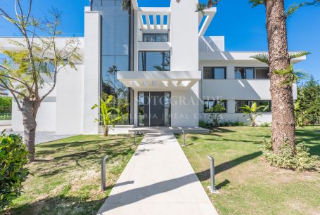 Villa for sale in Kings & Queens, Sotogrande Costa, Sotogrande