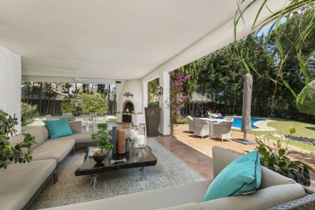 Villa zum Verkauf in Reyes y Reinas, Sotogrande Costa, Sotogrande