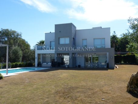 Вилла на продажу в Sotogrande Costa, Сотогранде
