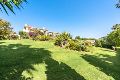 Villa zum Verkauf in Reyes y Reinas, Sotogrande Costa, Sotogrande