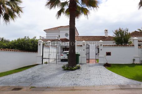 Villa for rent in Zona B, Sotogrande Costa, Sotogrande