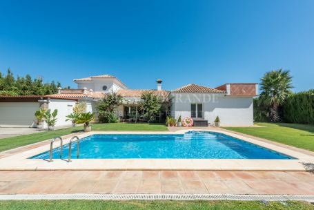 Villa for sale in Zona B, Sotogrande Costa, Sotogrande