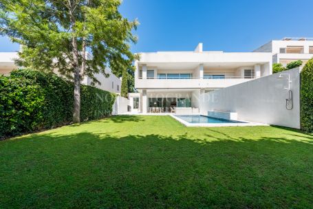 Doppelhaushälfte zum Verkauf in Polo Gardens, Sotogrande Costa, Sotogrande