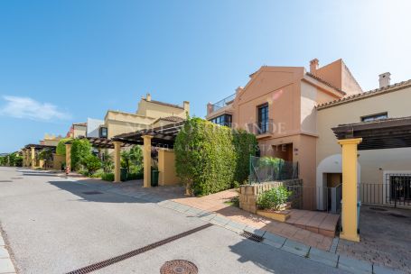 Reihenhaus zum Verkauf in Los Cortijos de la Reserva, La Reserva, Sotogrande