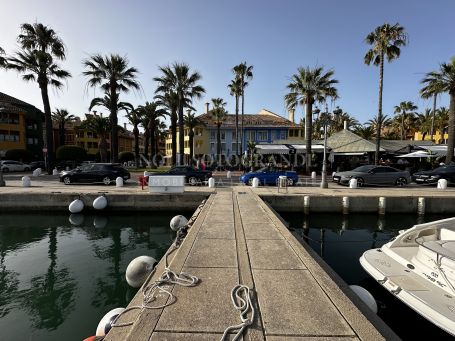 Bootsliegeplatz zum Verkauf in Sotogrande Puerto Deportivo, Sotogrande