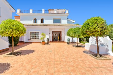 Villa for sale in Zona G, Sotogrande Alto, Sotogrande