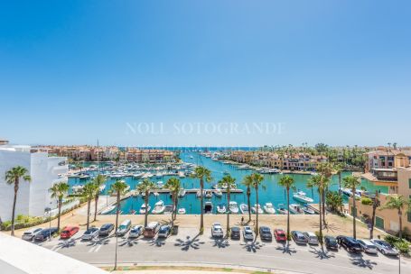 Zweistöckiges Penthouse zum Verkauf in Pier, Marina de Sotogrande, Sotogrande