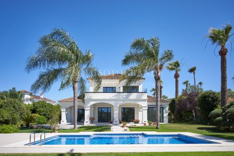 Villa for sale in Zona B, Sotogrande Costa, Sotogrande