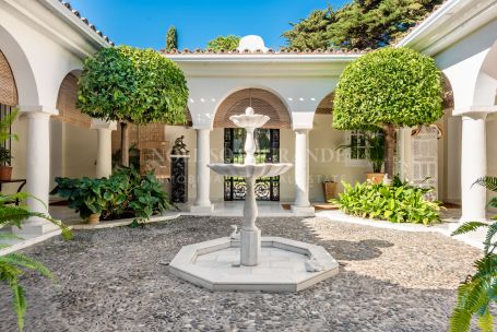 Villa for sale in Zona D, Sotogrande Alto, Sotogrande