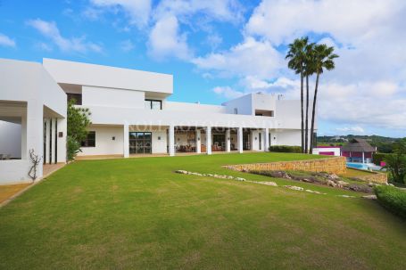 Villa en venta en Zona L, La Reserva, Sotogrande