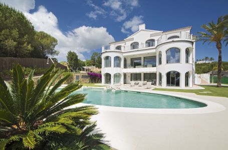 Villa for sale in Zona G, Sotogrande Alto, Sotogrande