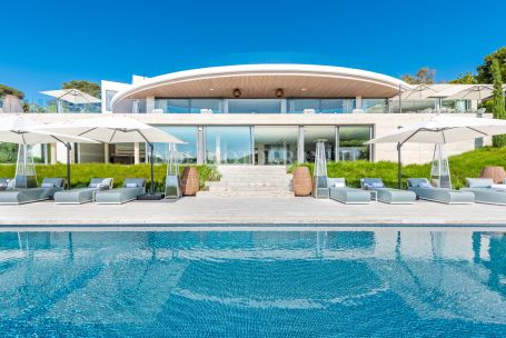 Villa for sale in El Mirador, La Reserva, Sotogrande