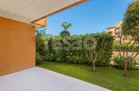 Merveilleux rez-de-chaussée avec vue unique sur la Marina et jardin privé à Ribera del Marlin