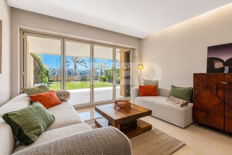 Merveilleux rez-de-chaussée avec vue unique sur la Marina et jardin privé à Ribera del Marlin