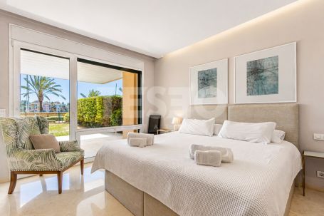 Merveilleux rez-de-chaussée avec vue unique sur la Marina et jardin privé à Ribera del Marlin