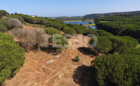 Plot with stunning views of the lake and Almenara Golf Course