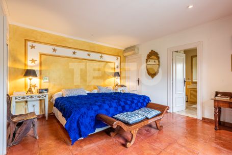 Encantadora Villa con doble parcela en Zona A, Sotogrande Costa