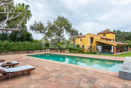 Encantadora Villa con doble parcela en Zona A, Sotogrande Costa