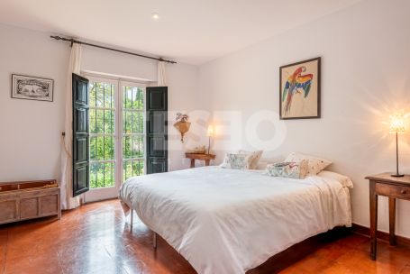 Encantadora Villa con doble parcela en Zona A, Sotogrande Costa