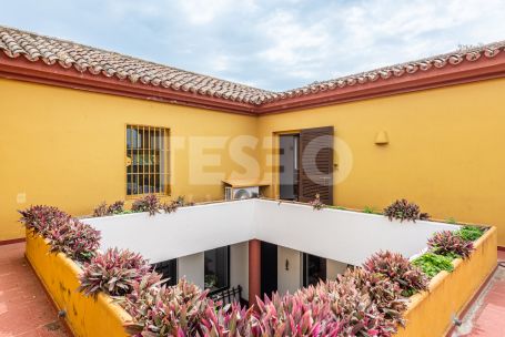 Encantadora Villa con doble parcela en Zona A, Sotogrande Costa