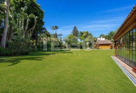 Encantadora Villa con doble parcela en Zona A, Sotogrande Costa