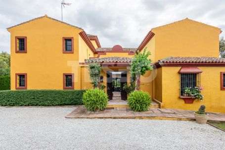 Encantadora Villa con doble parcela en Zona A, Sotogrande Costa