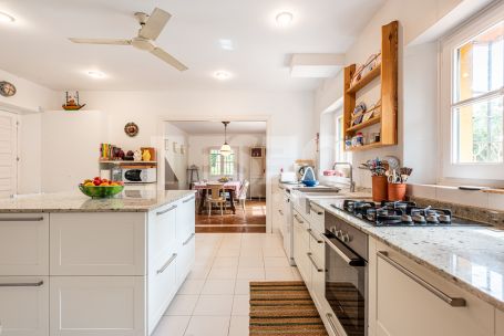 Encantadora Villa con doble parcela en Zona A, Sotogrande Costa