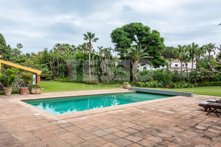 Encantadora Villa con doble parcela en Zona A, Sotogrande Costa