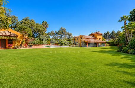 Encantadora Villa con doble parcela en Zona A, Sotogrande Costa