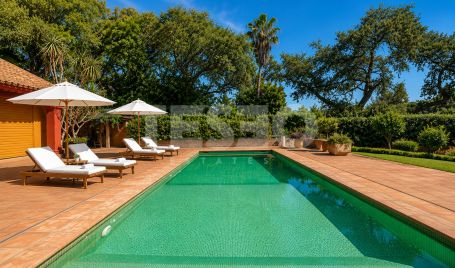 Encantadora Villa con doble parcela en Zona A, Sotogrande Costa
