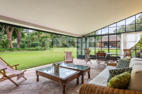 Encantadora Villa con doble parcela en Zona A, Sotogrande Costa