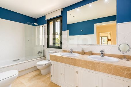 Stunning semi detached villa for sale in Sotogolf.