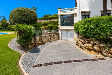 Stunning semi detached villa for sale in Sotogolf.