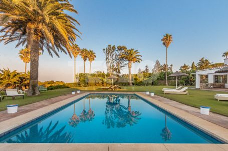 Villa with excellent SEA views and only 200 meters from the Beach in Kings and Queens