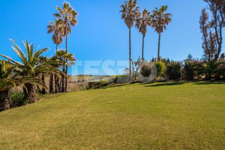 Villa with excellent SEA views and only 200 meters from the Beach in Kings and Queens