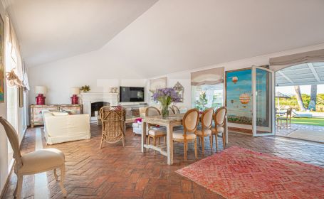 Villa with excellent SEA views and only 200 meters from the Beach in Kings and Queens