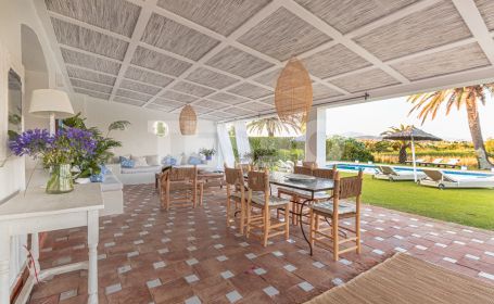 Villa with excellent SEA views and only 200 meters from the Beach in Kings and Queens