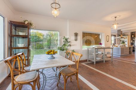 Villa with excellent SEA views and only 200 meters from the Beach in Kings and Queens