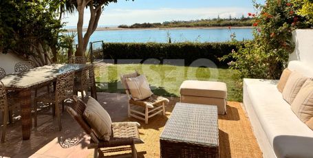 Schönes Reihenhaus mit Meerblick am Paseo del Río in Sotogrande