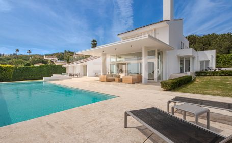 Beautiful Contemporary Villa with Great Golf and Sea Views