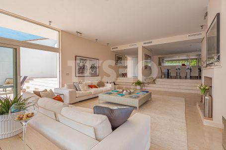 Beautiful Contemporary Villa with Great Golf and Sea Views