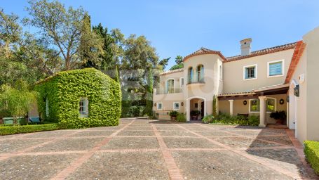 Klassische Villa mit viel Charme und sehr privat in einer exklusiven Gegend von Sotogrande Alto