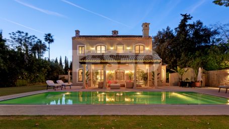 Klassische Villa mit viel Charme und sehr privat in einer exklusiven Gegend von Sotogrande Alto