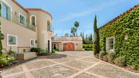 Klassische Villa mit viel Charme und sehr privat in einer exklusiven Gegend von Sotogrande Alto