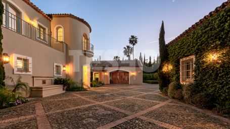 Klassische Villa mit viel Charme und sehr privat in einer exklusiven Gegend von Sotogrande Alto