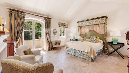 Klassische Villa mit viel Charme und sehr privat in einer exklusiven Gegend von Sotogrande Alto