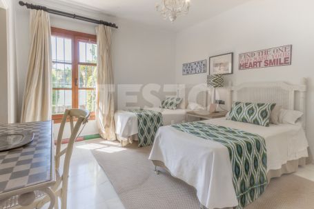 Villa à louer à long terme en Reyes y Reinas, Sotogrande Costa