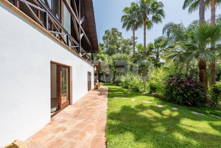 Villa avec beaucoup de charme donnant la zone verte