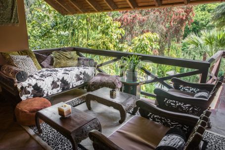 African style villa Karibu overlooking a beautiful green zone for sale