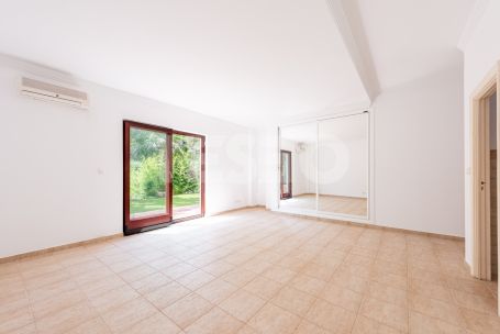 Villa avec beaucoup de charme donnant la zone verte
